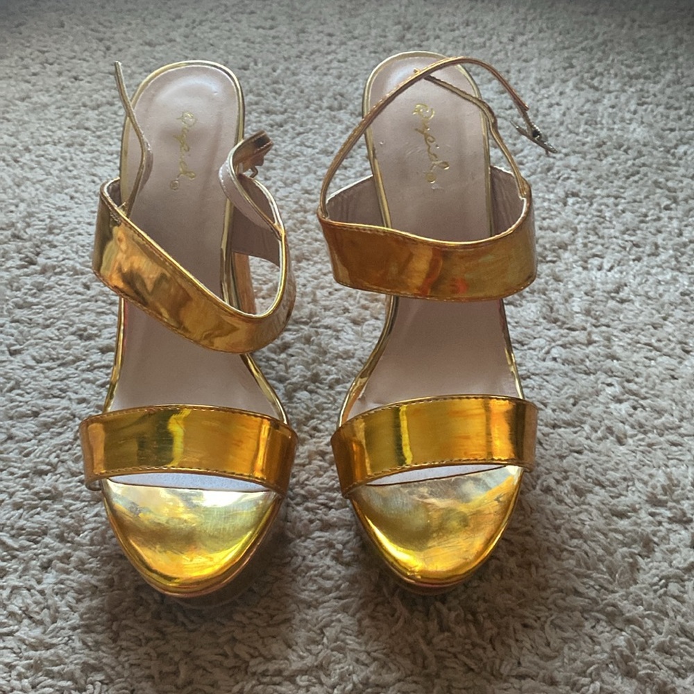 Platform Sandals - Picture 2 of 3